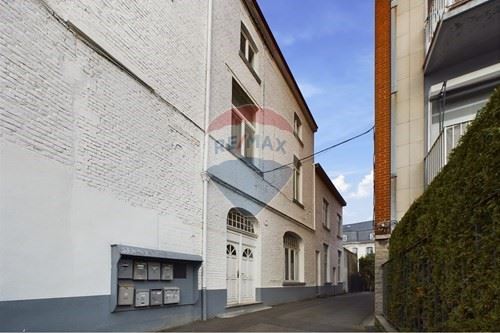 Purchase: House (7000)