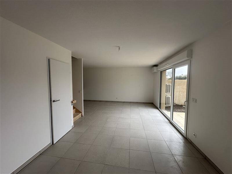 Maison à louer, 84m², Redessan
