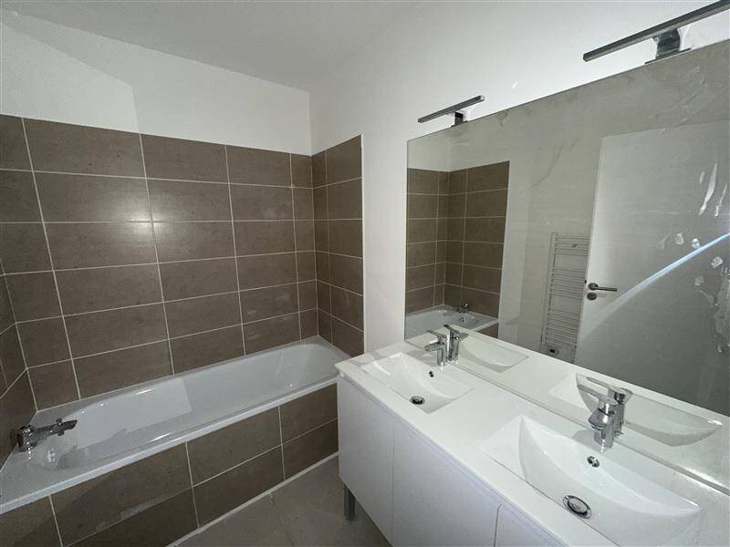 Maison à louer, 84m², Redessan