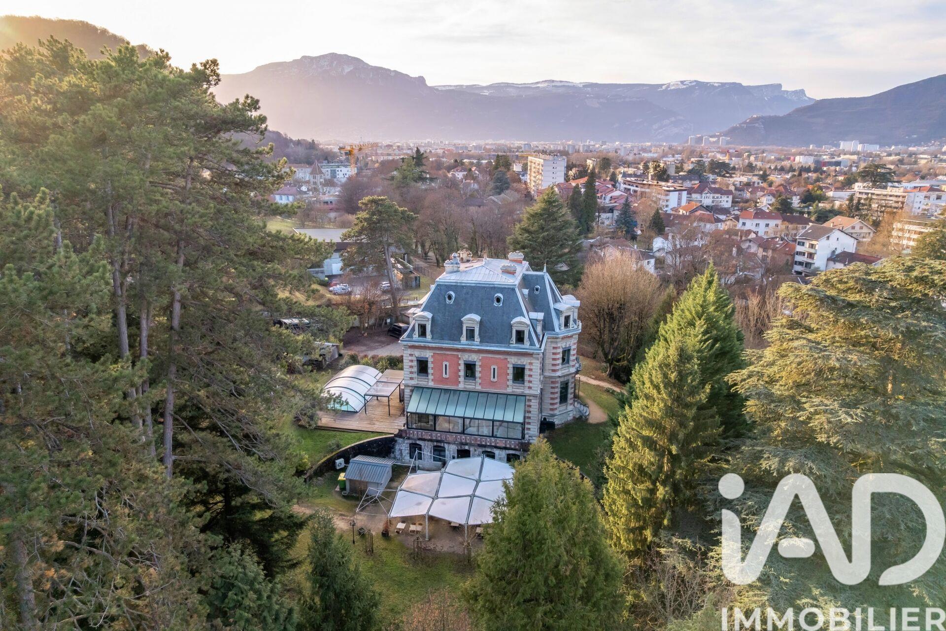 Maison à vendre, 980m², Gières
