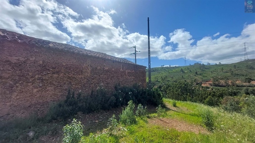 Ferme à Silves avec plusieurs ruines sur 21 ha de propriété