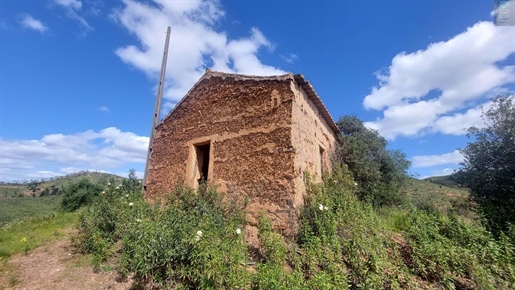 Bauernhof in Silves mit mehreren Ruinen auf 21 ha Grundstück