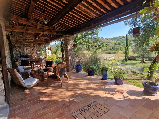 Sublime single-storey stone house