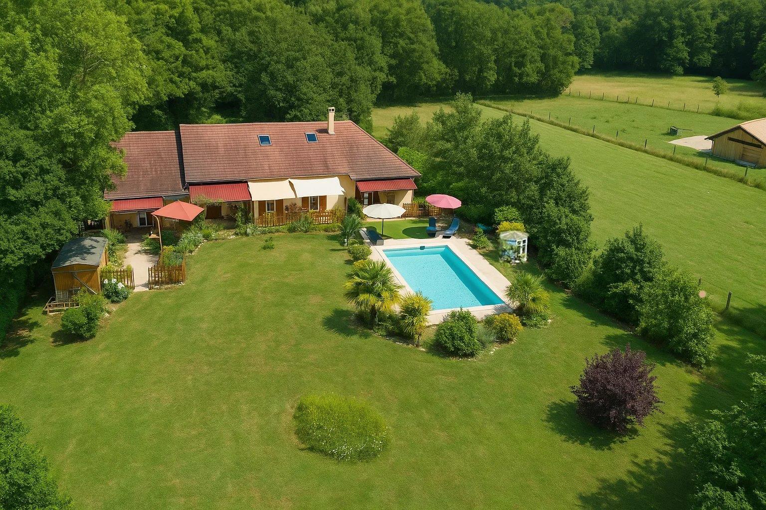 Single-Story home in a peaceful setting between Gourdon and Sarlat, with a pool and modern comforts