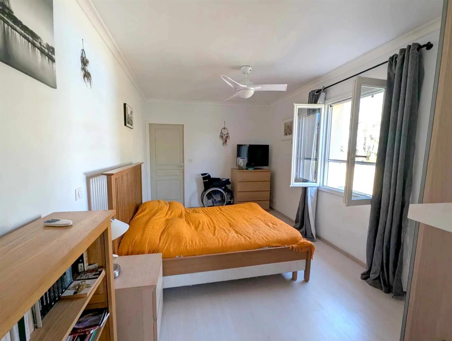 Single-Story home in a peaceful setting between Gourdon and Sarlat, with a pool and modern comforts