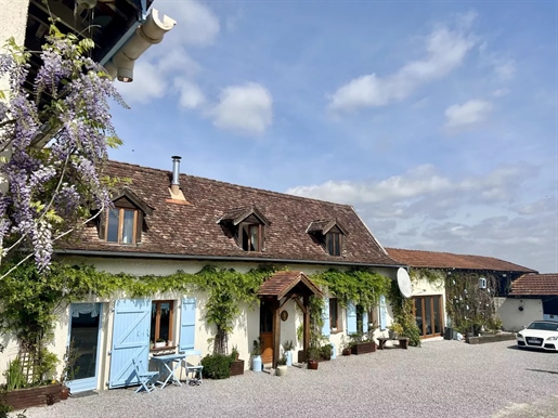 Schönes Bauernhaus, sehr gut renoviert, in ruhiger Lage mit 4ha Land