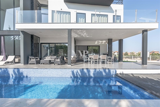 Villa met 4 slaapkamers te koop in Vilamoura, met uitzicht op de golfbaan