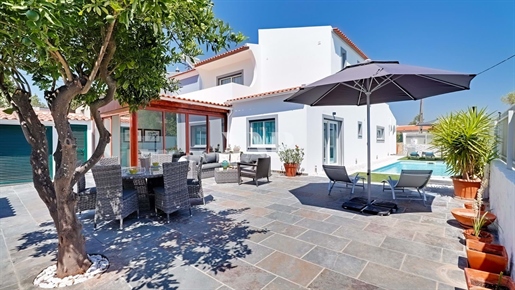 Villa med 3 + 1 sovrum till salu i Quarteira, med privat pool och trädgård