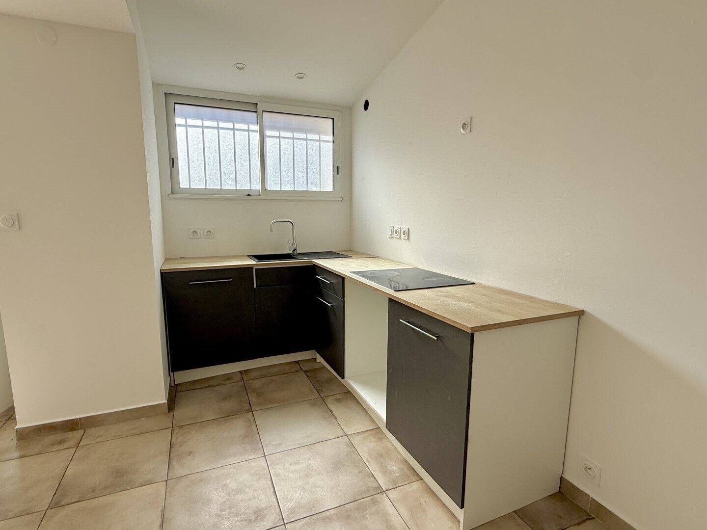 Maison à louer, 69m², Nîmes