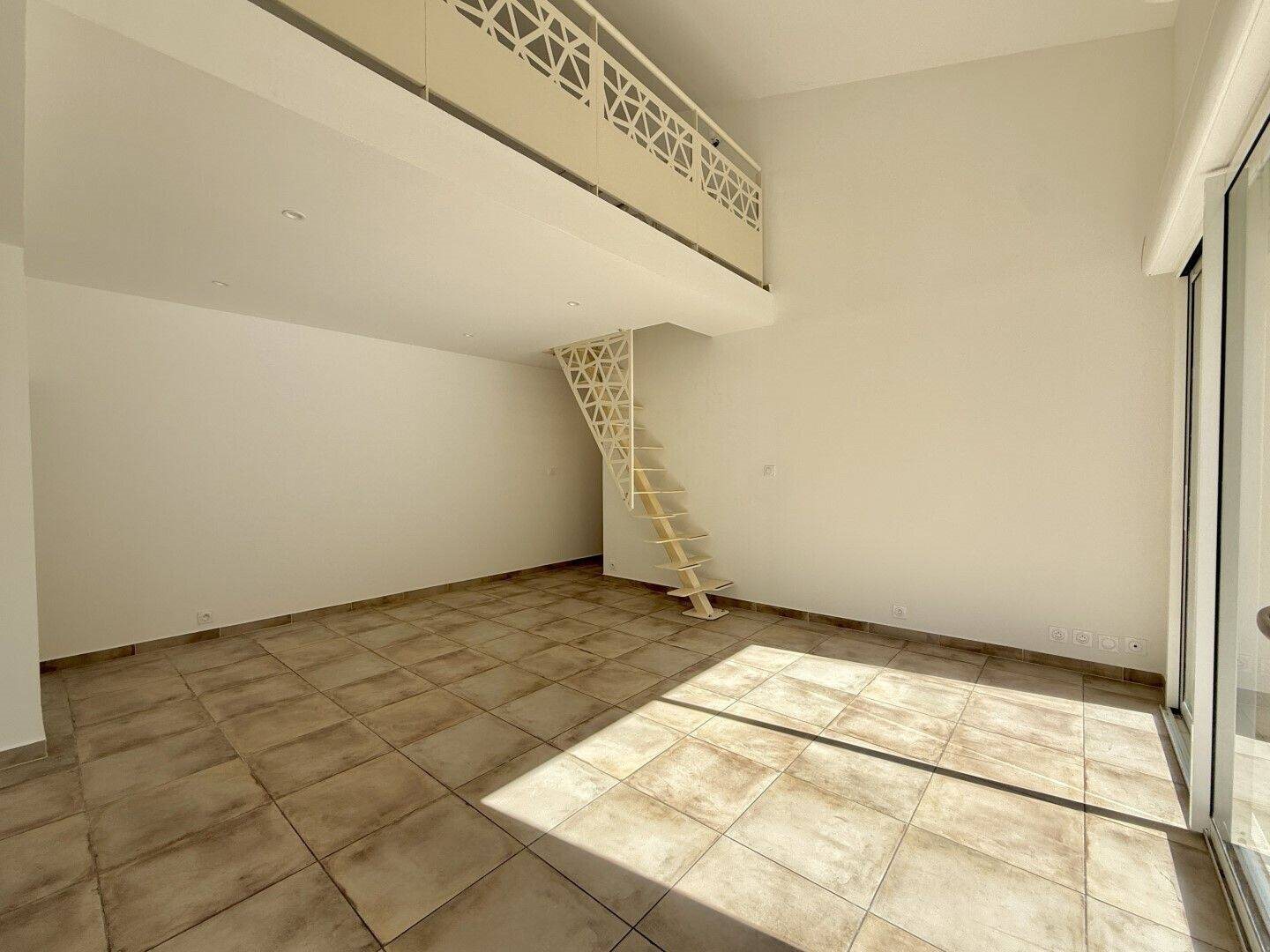 Maison à louer, 69m², Nîmes