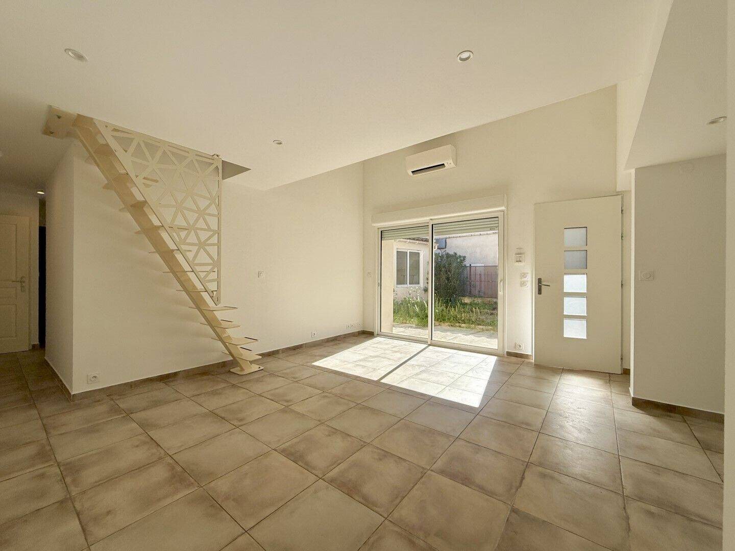 Maison à louer, 69m², Nîmes