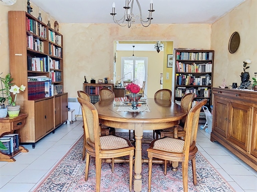 Pont Saint Esprit: 117-sqm four-bedroom house for sale