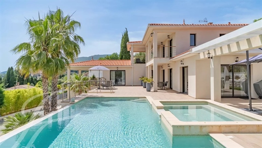 Maison contemporaine avec vue panoramique à Châteauneuf-Grasse