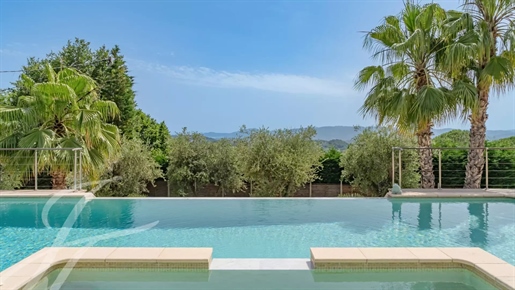 Maison contemporaine avec vue panoramique à Châteauneuf-Grasse