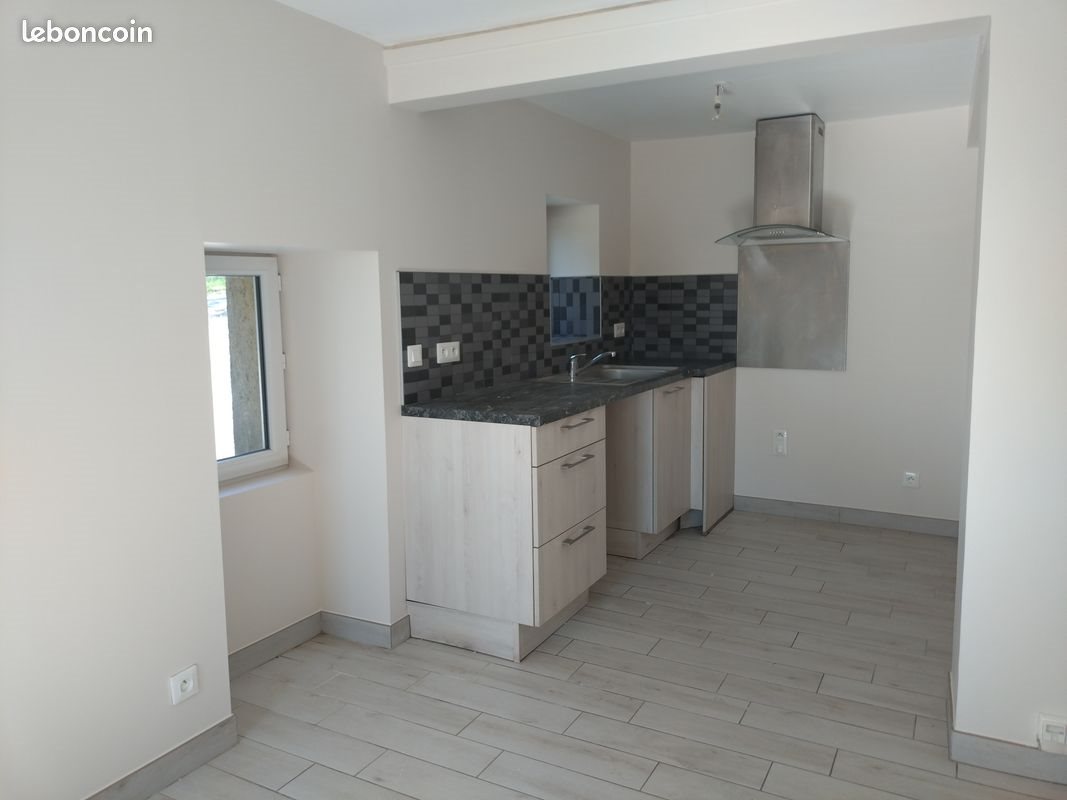 Maison à louer, 76m², Saint-Georges-Montcocq