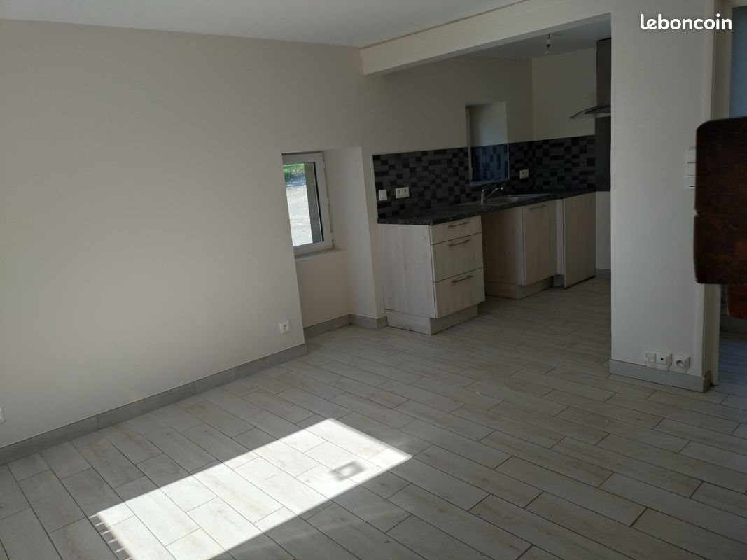 Maison à louer, 76m², Saint-Georges-Montcocq