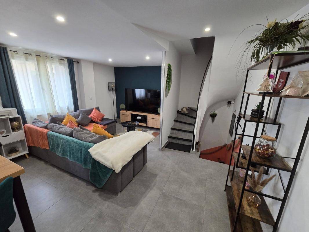 Maison à louer, 80m², Vinassan