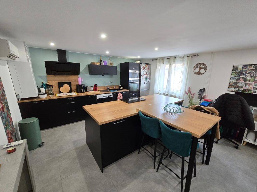 Maison à louer, 80m², Vinassan