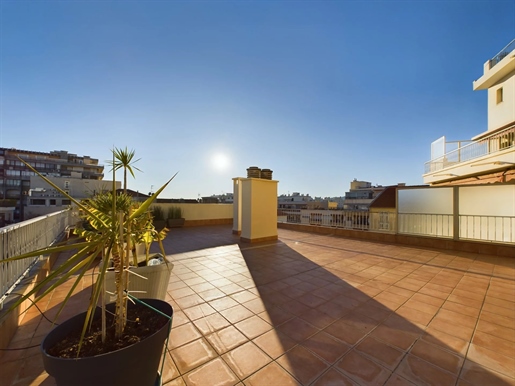Exceptional Apartment with Expansive Terrace and Prime Location in Juan-les-Pins