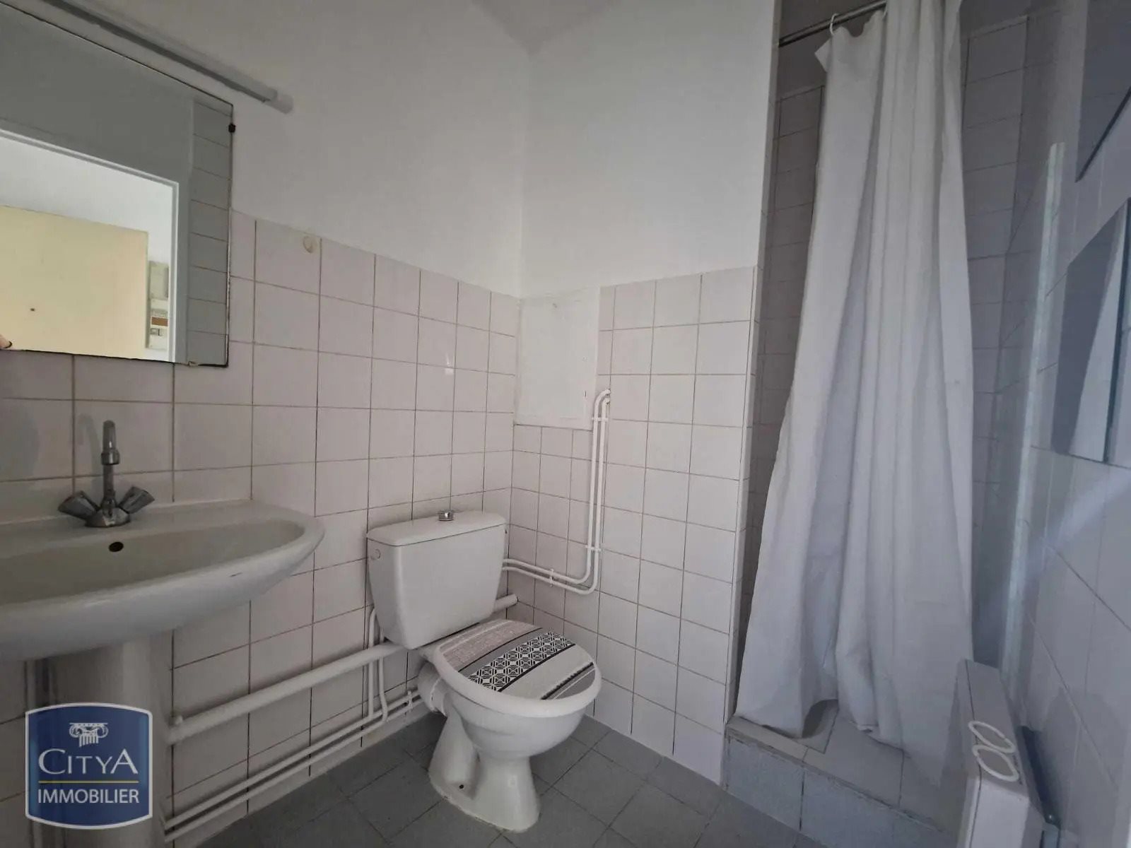 Appartement à louer, 27m², Pont-de-Chéruy