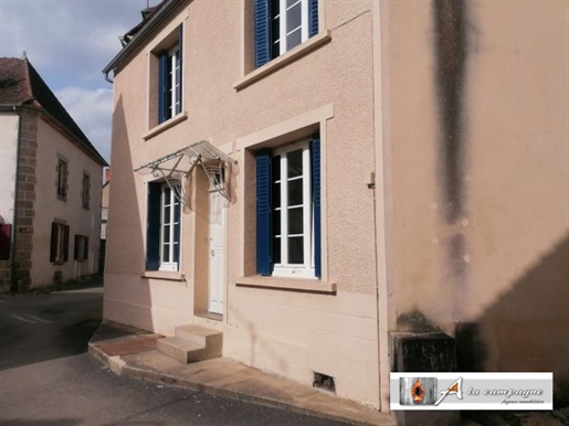 Dom w uroczej i malowniczej wiosce Chambon-sur-Voue
