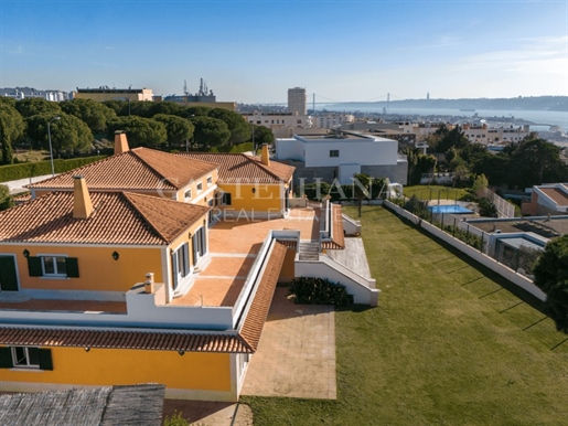 Villa de 6 chambres avec terrasse et vue sur le Tage à Algés