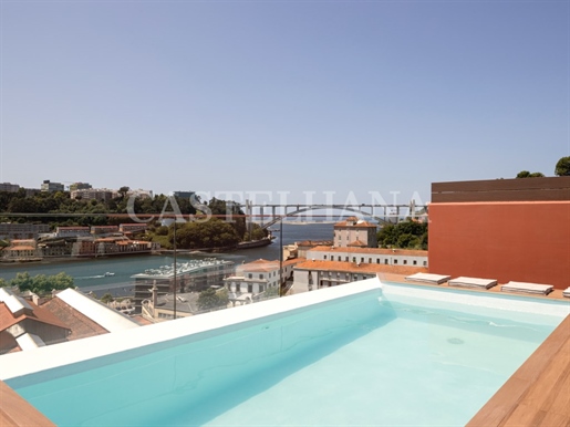 3 suites penthouse with private pool and views over the Douro River and the Sea