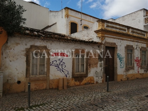 Moradia T10, situada no Centro Histórico de Tavira, Algarve