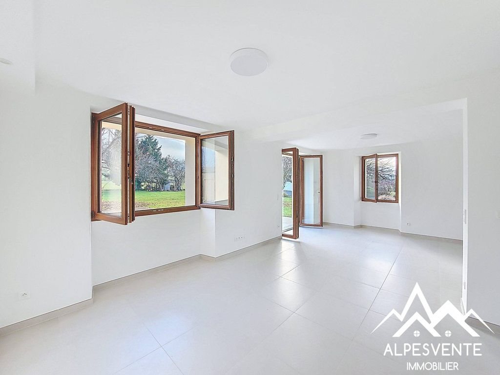 Maison à louer, 117m², Fessy