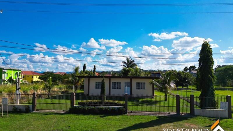 Commercial à vendre, 21 Mamie Apple St, à Belmopan, Belize