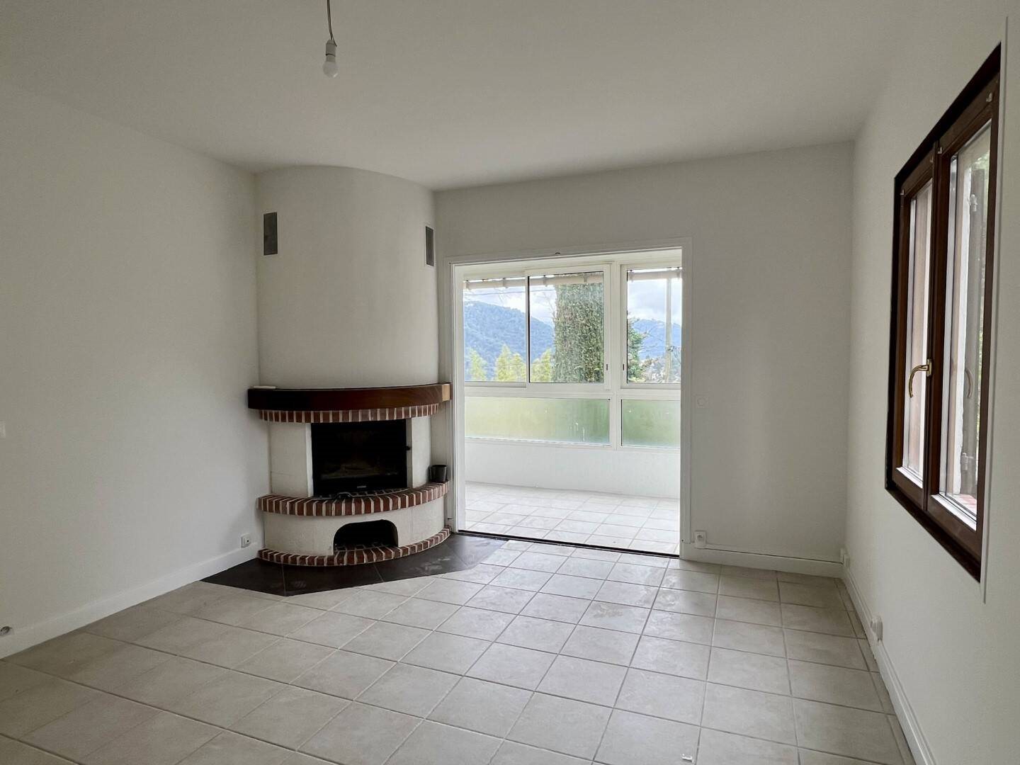 Appartement à louer, 93m², Contes