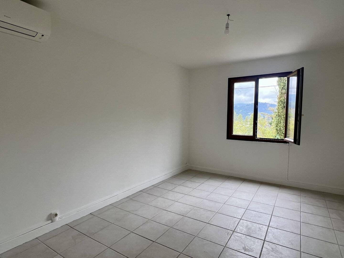 Appartement à louer, 93m², Contes