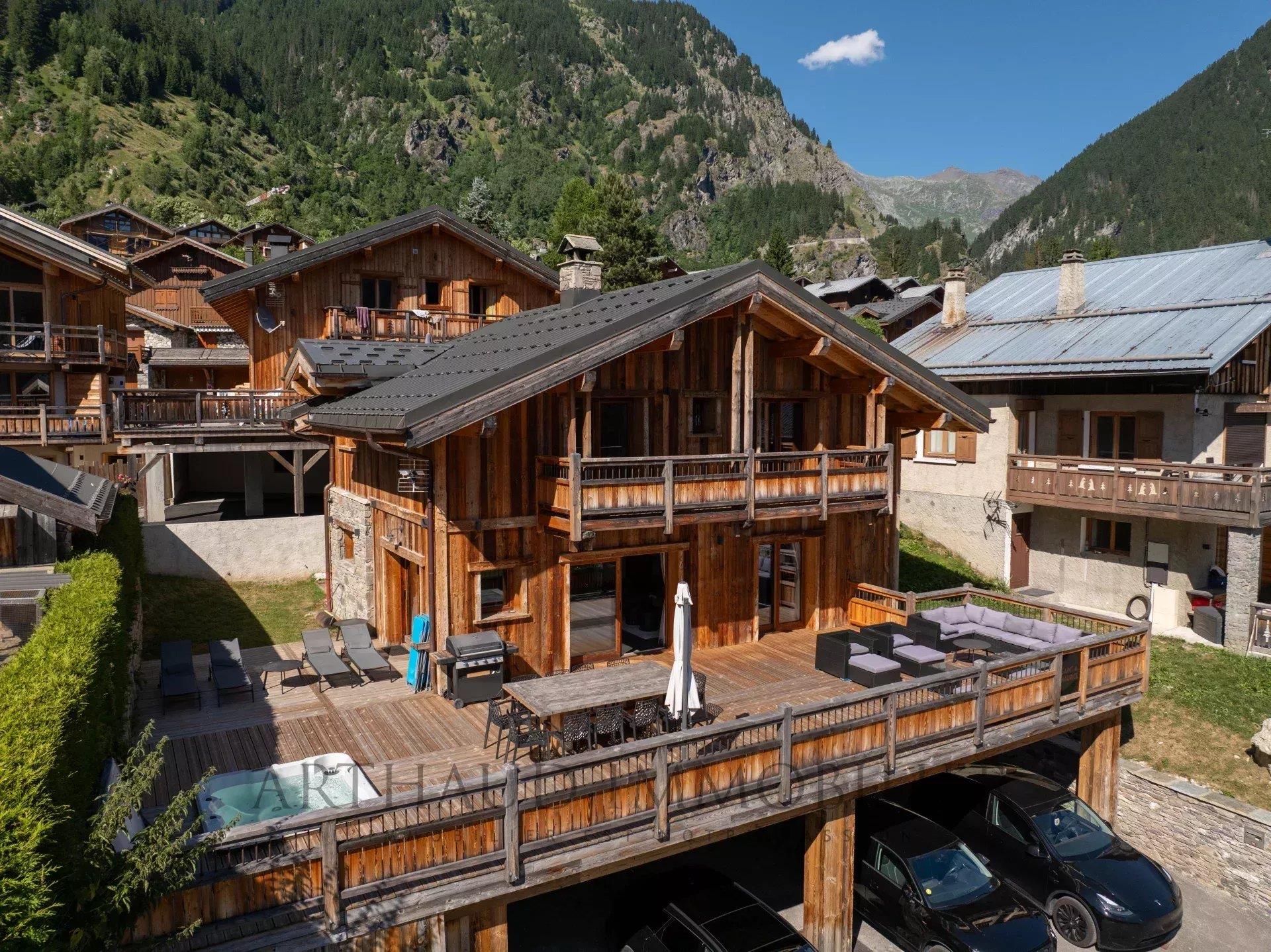 Exceptional Chalet – Champagny-en-Vanoise – Panoramic Mountain View