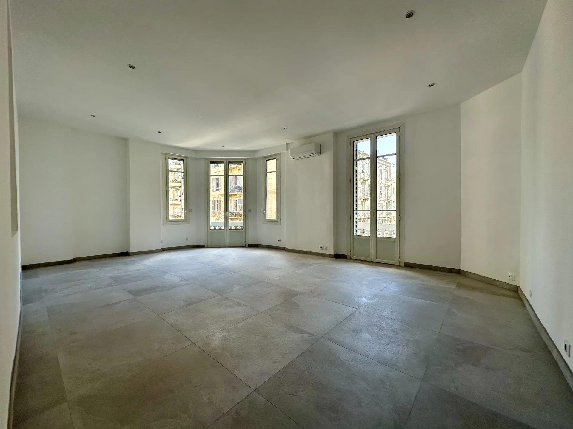 Appartement à louer, 102m², Nice