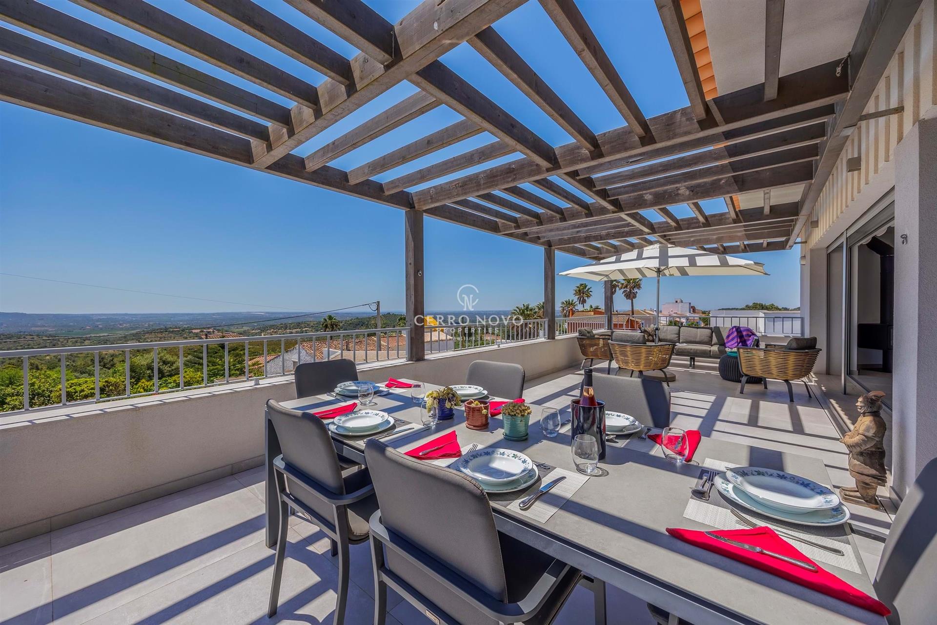 Superbe villa contemporaine avec vue panoramique sur l’Algarve jusqu’à la mer