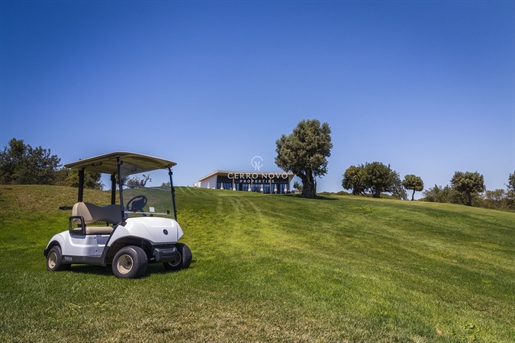 Maisons jumelées avec piscine privée insérées dans resort de Golf