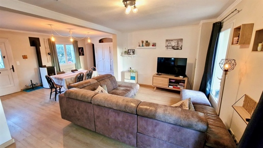 Very handsome 4 double bed detached villa with pool in pretty village