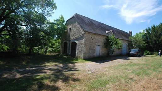 Dordogne-vallei, gerestaureerde schuur met uitzicht op 4800 m² grond.