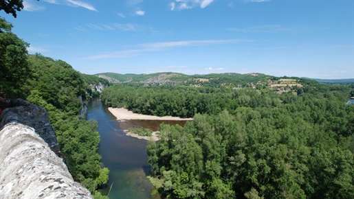 Dordogne-vallei, gerestaureerde schuur met uitzicht op 4800 m² grond.