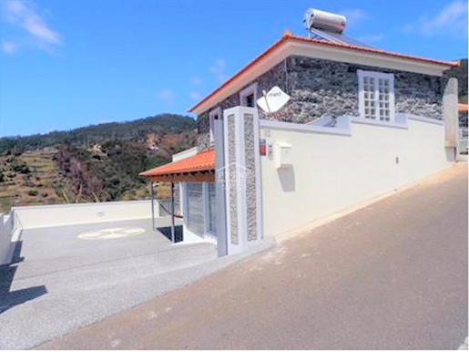 Three independent dwellings for the price of one - Excellent for tourist rental income - Calheta
