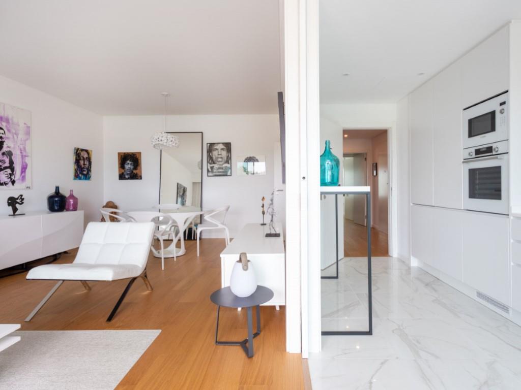 Amazing 2 bedroom apartment with terraces, swimming pool and river views