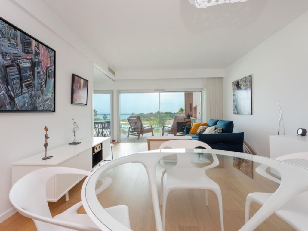 Amazing 2 bedroom apartment with terraces, swimming pool and river views