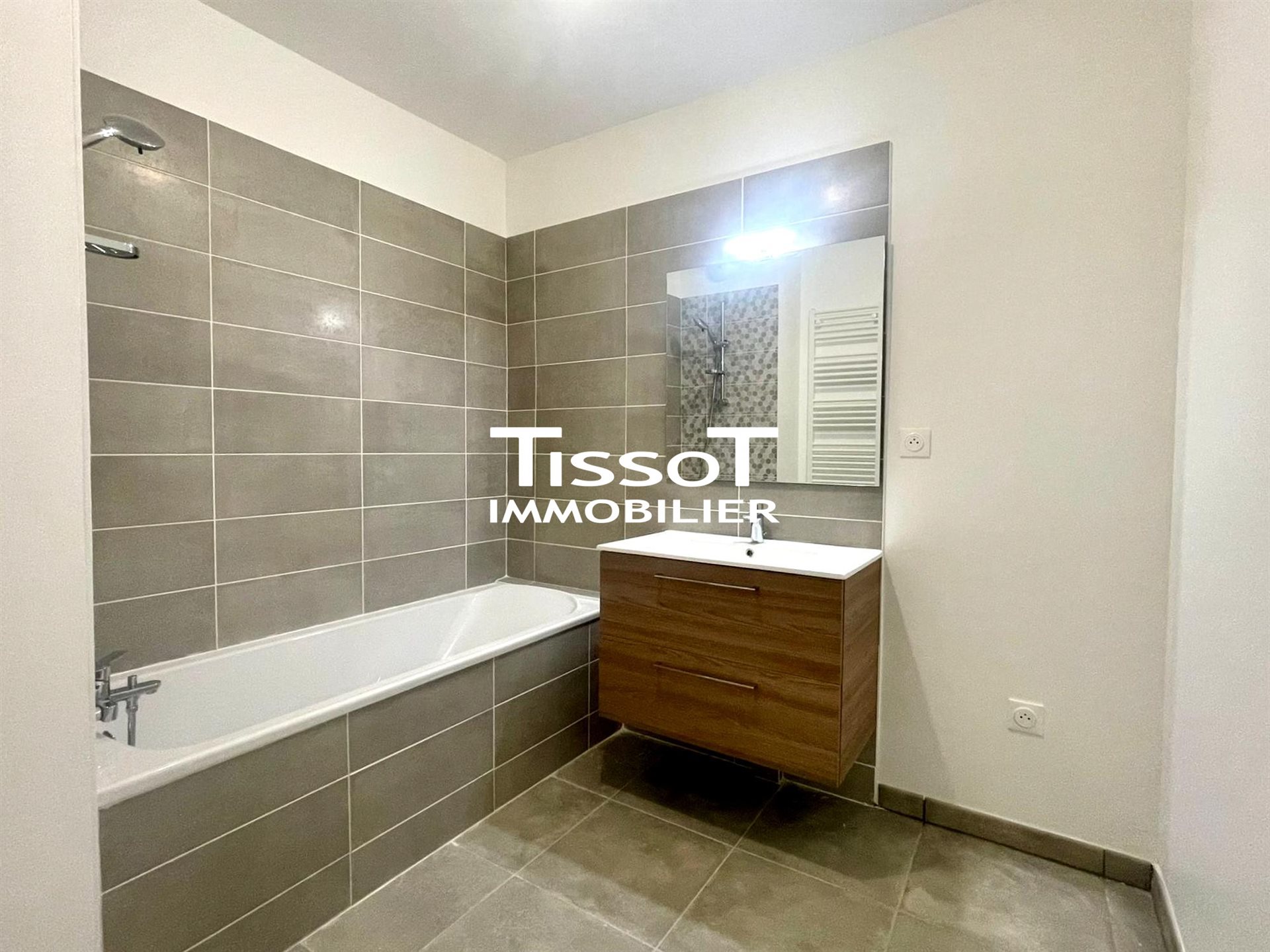 Appartement à louer, 57m², Nîmes