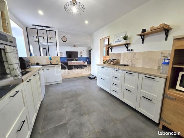 Appartement à vendre, 195m², Saint-Priest-Bramefant