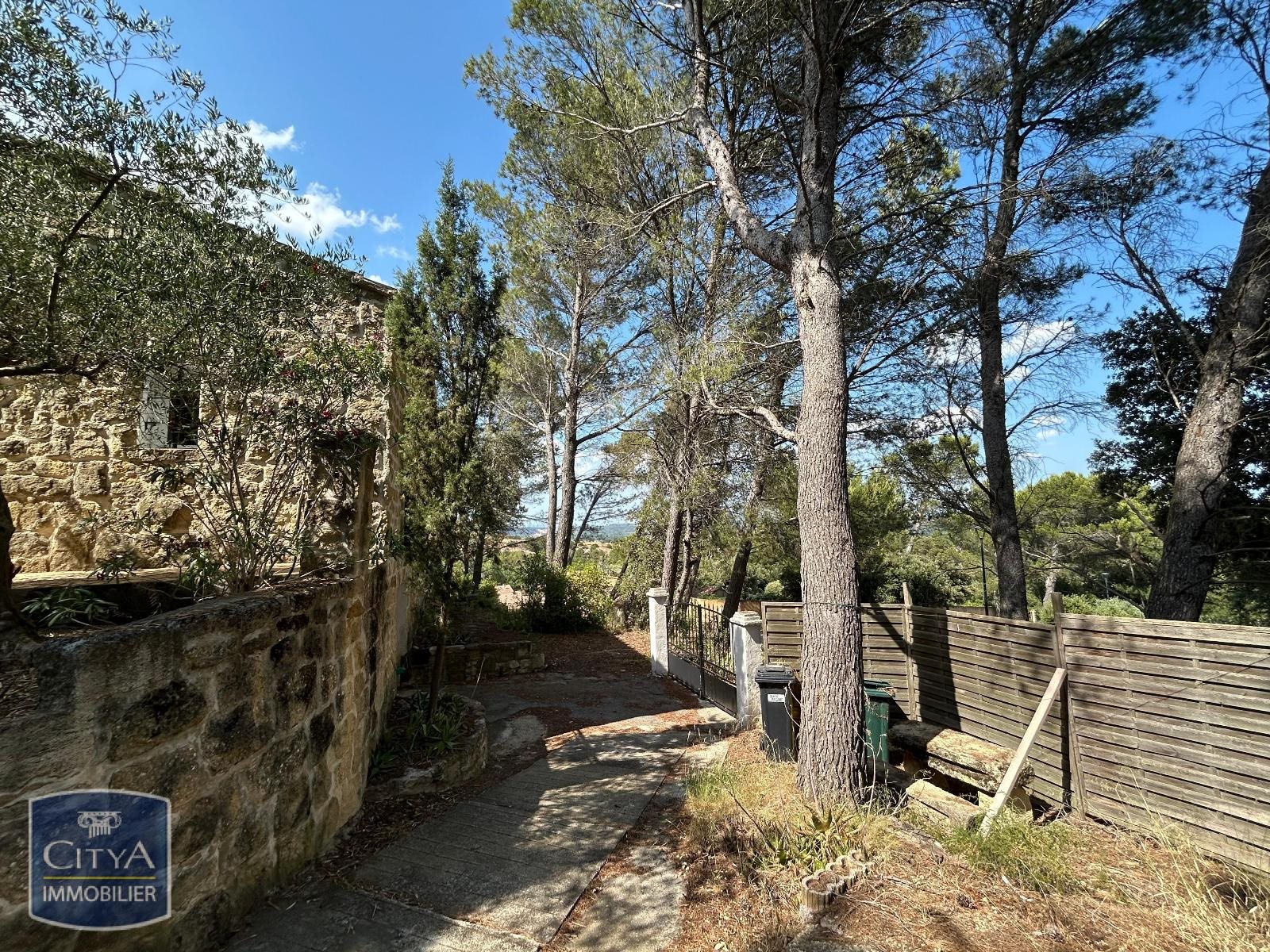 Appartement à louer, 89m², Sauveterre