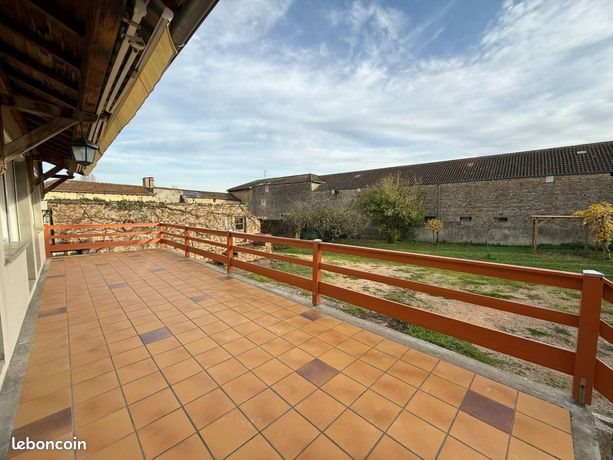 Maison à louer, 173m², Prissé