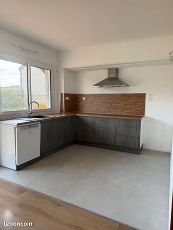 Maison à louer, 173m², Prissé