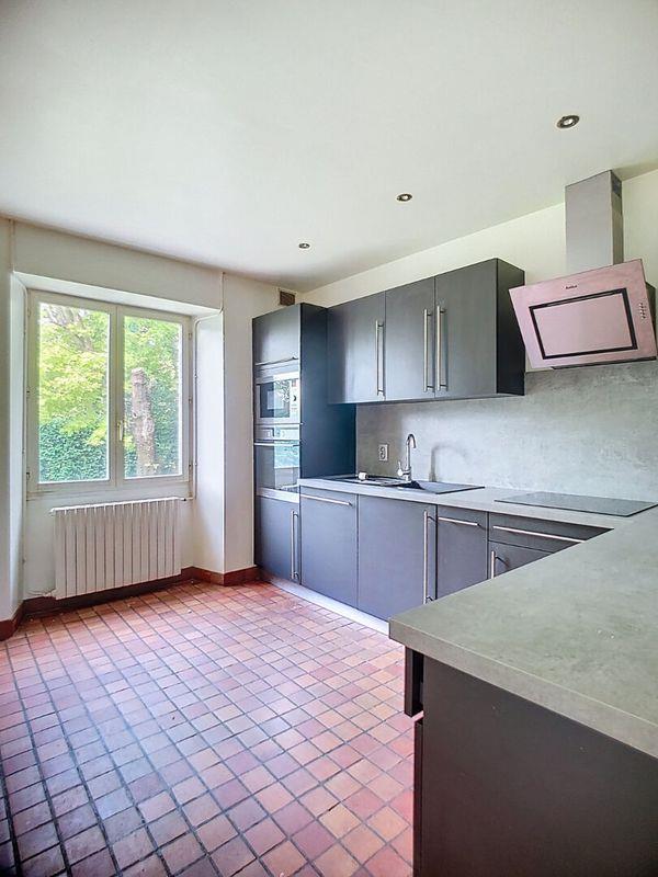 Maison à louer, 170m², Mérobert