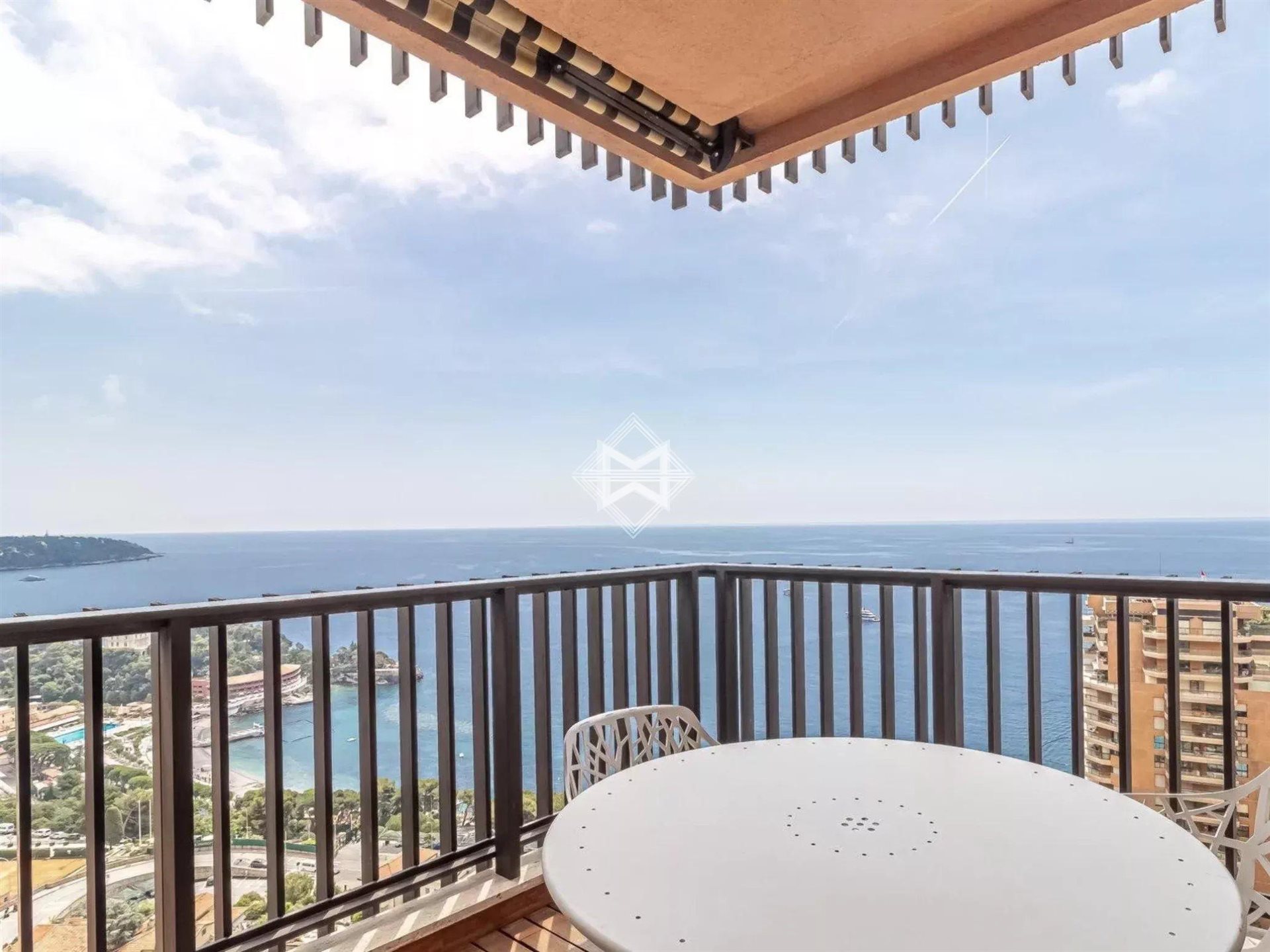Appartement à louer, 276m², Miramas