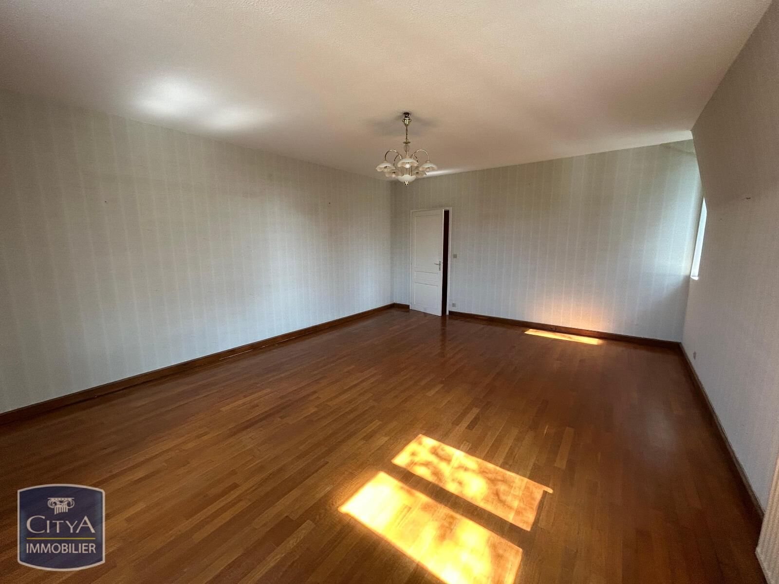 Appartement à louer, 120m², Châteauneuf
